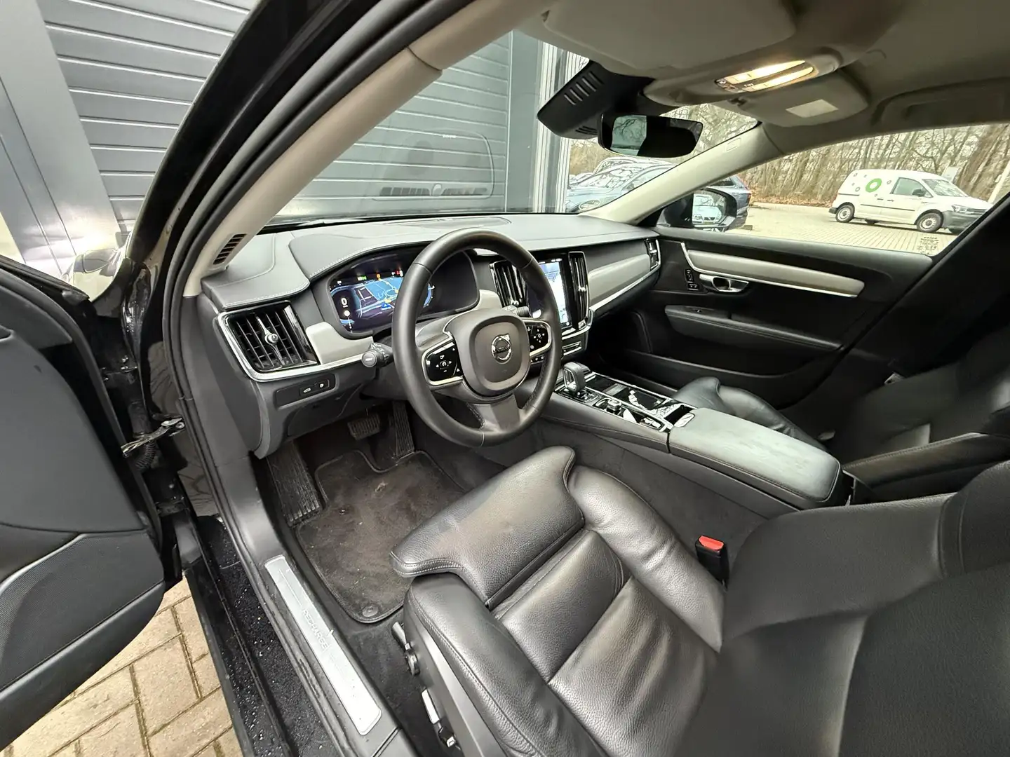 Volvo V90 2.0 T6 Plug-in hybrid AWD Essential Bright Schwarz - 2