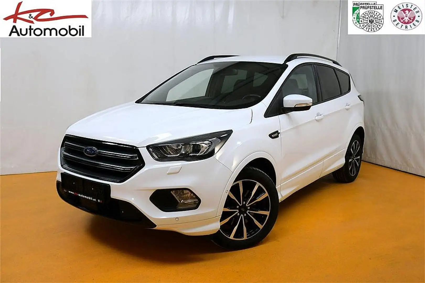 Ford Kuga 1,5 TDCi ST-Line Start/Stop Schwarz - 1