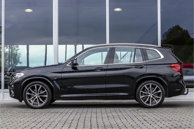 BMW X3 view 5