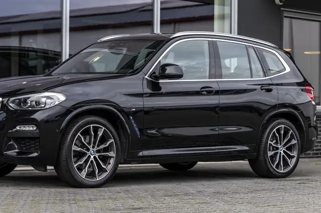 BMW X3 view 16