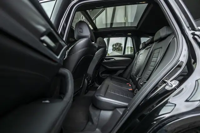 BMW X3 view 10