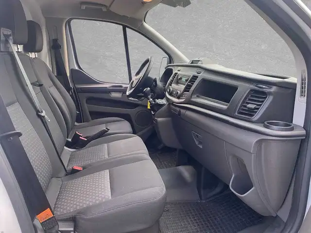 Ford Transit Custom view 3
