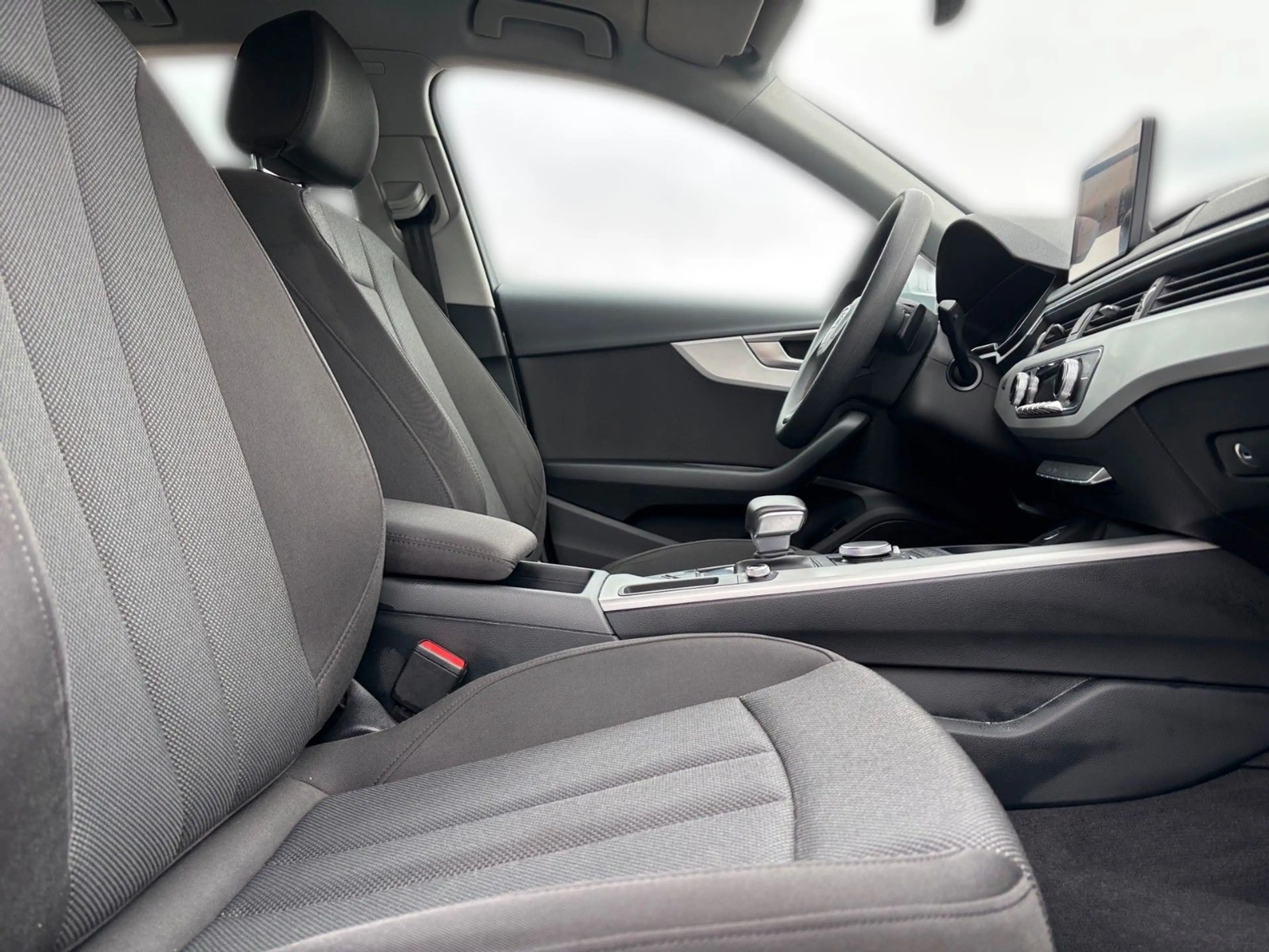 Audi A4 35 TDI sport Autom./Navi/SHZ/PDC/FSE/8fach — photo 3