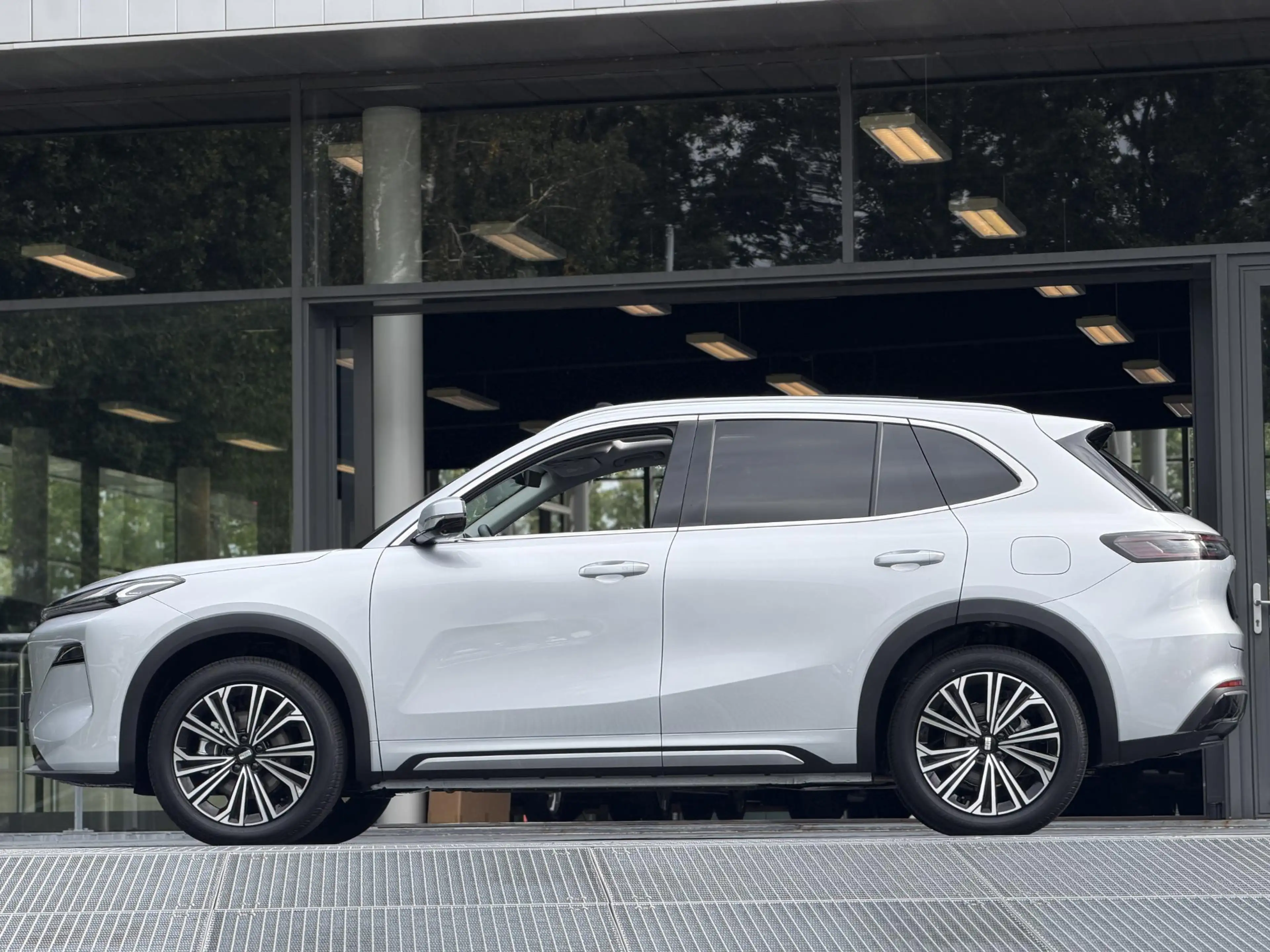 Geely Starray EM-i 1.5 Max+ 262PK | DEMO — photo 14