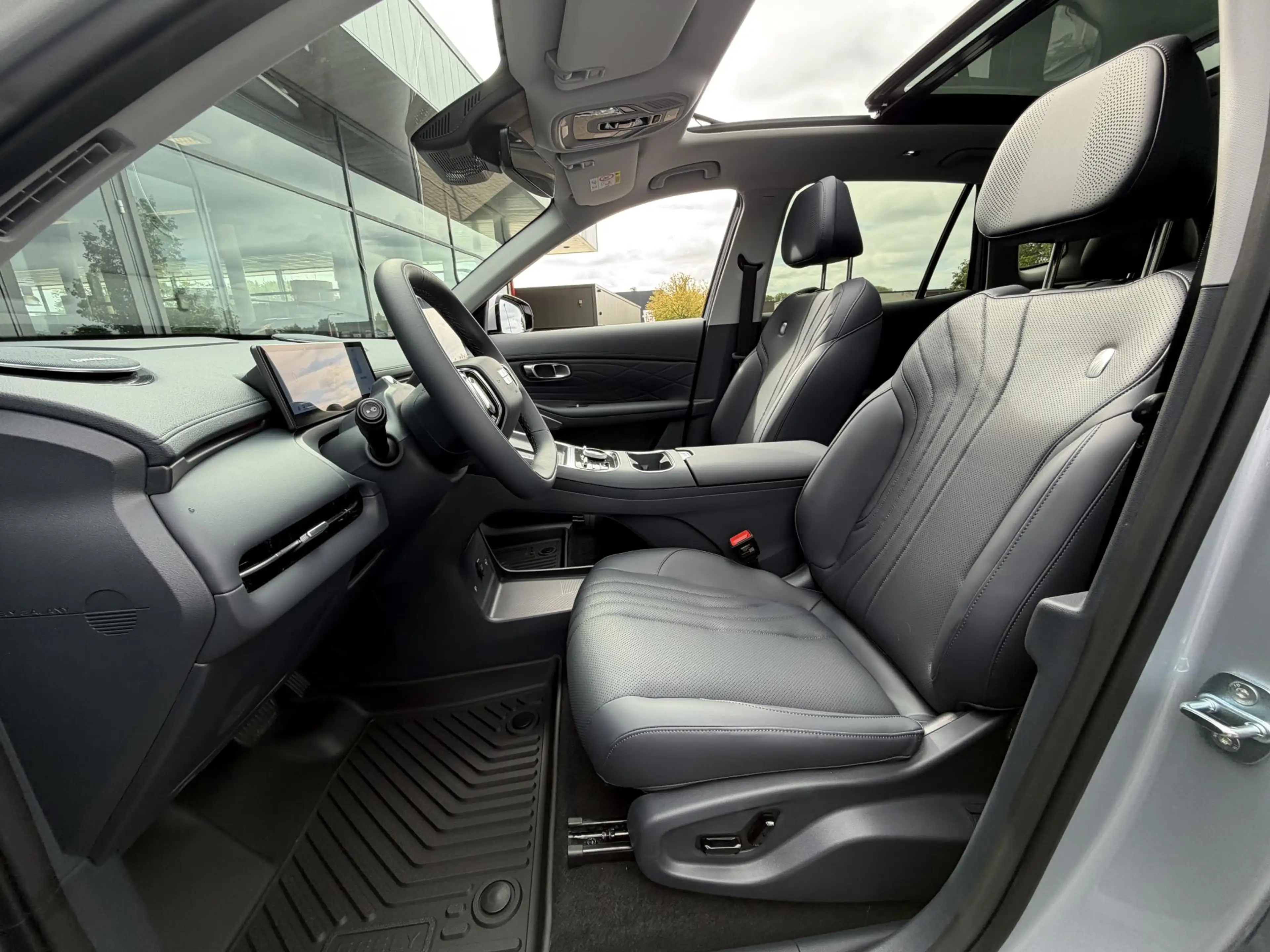 Geely Starray EM-i 1.5 Max+ 262PK | DEMO — photo 7