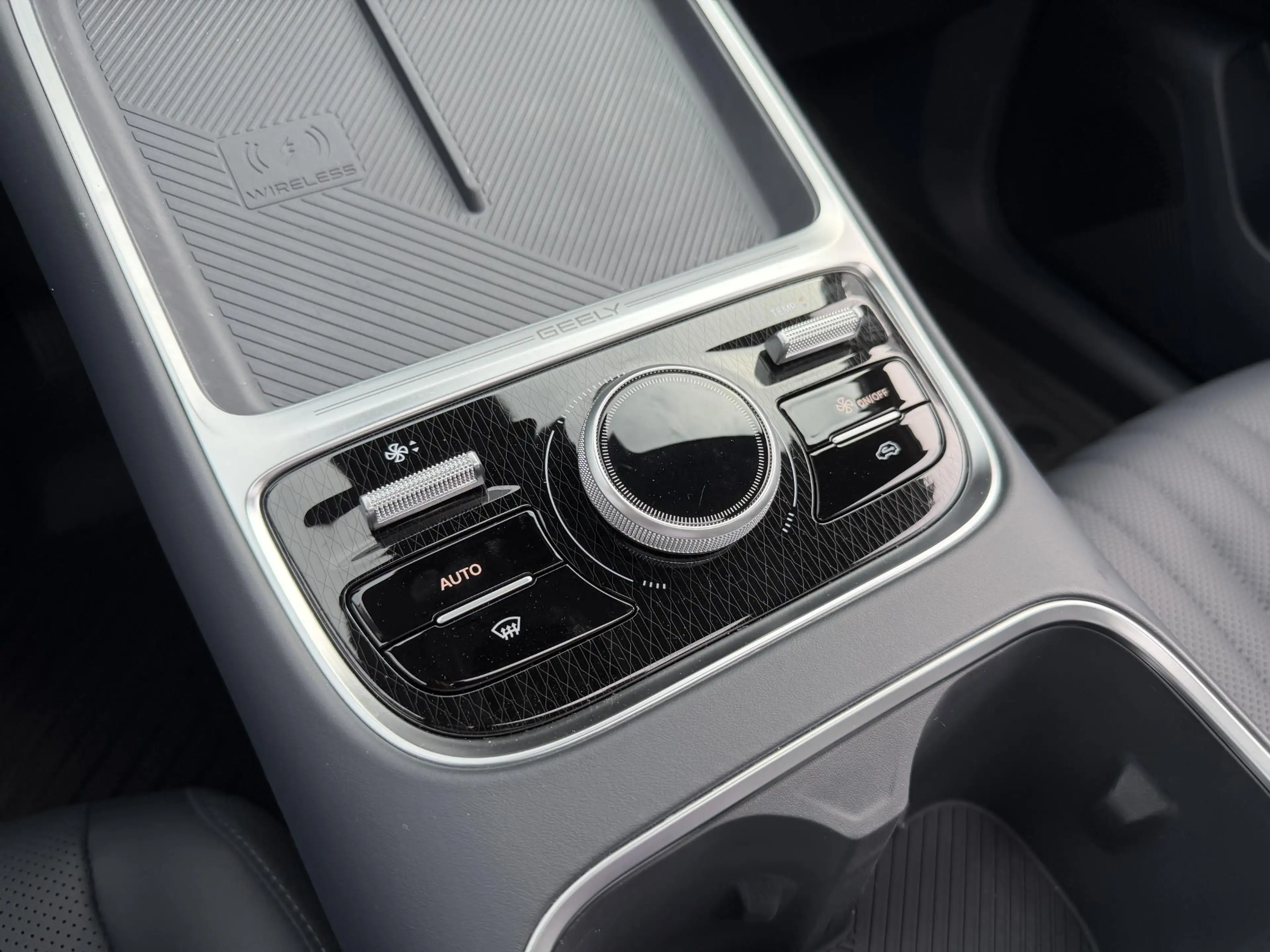 Geely Starray EM-i 1.5 Max+ 262PK | DEMO — photo 24