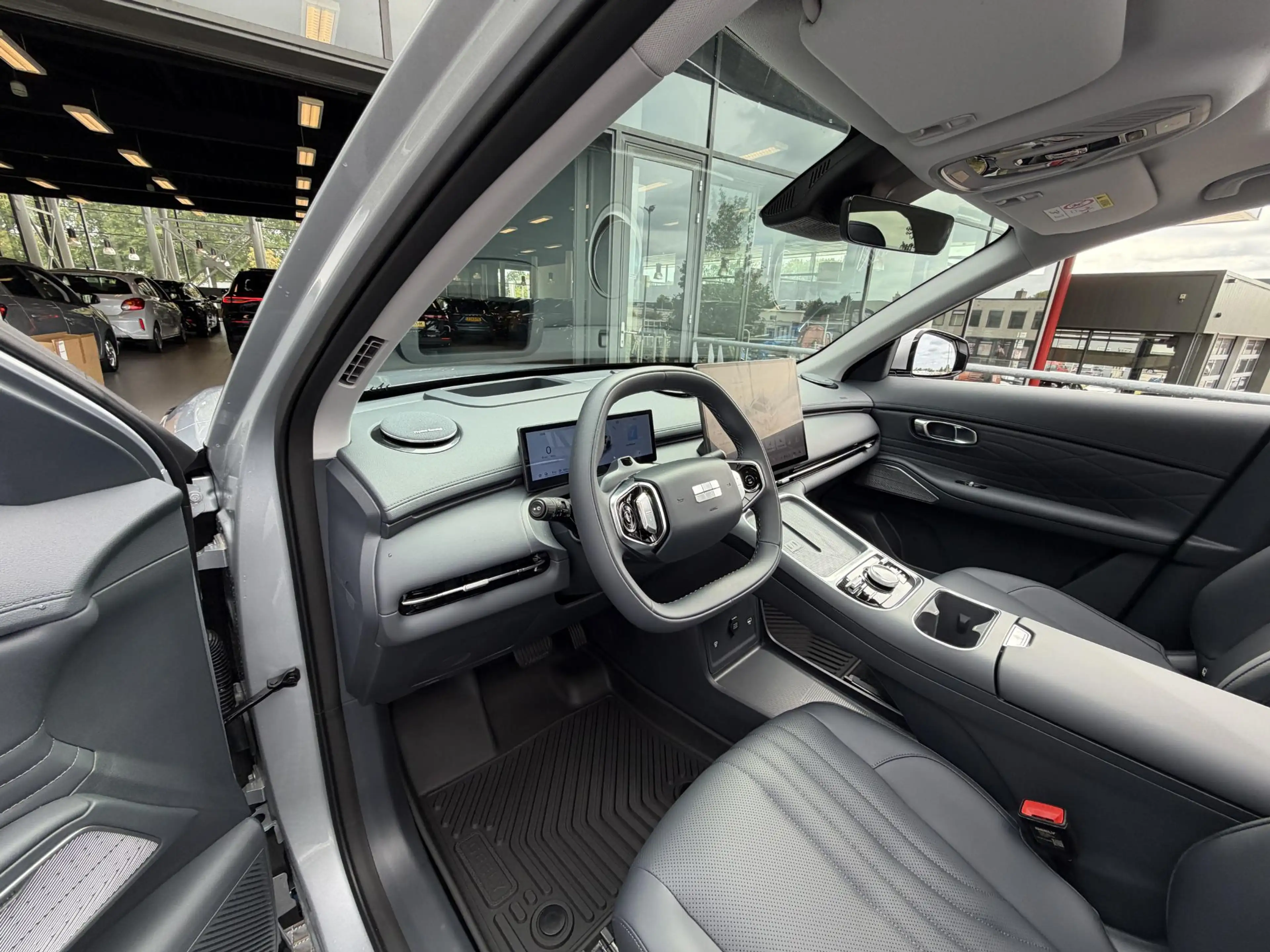 Geely Starray EM-i 1.5 Max+ 262PK | DEMO — photo 18