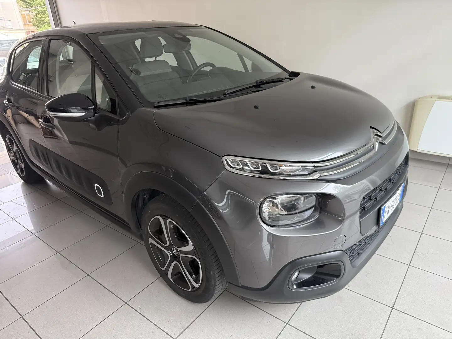 Citroen C3 C3 III 2017 1.2 puretech Feel s Gris - 1