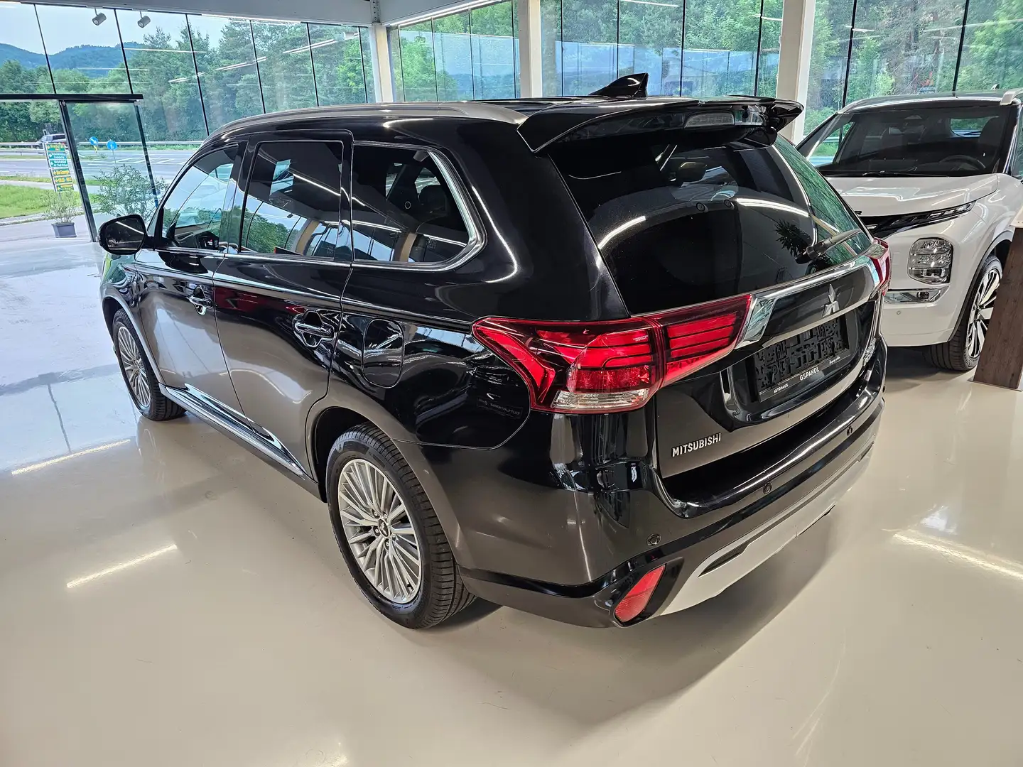 Mitsubishi Outlander 2,4 PHEV Diamond Connect Black - 2