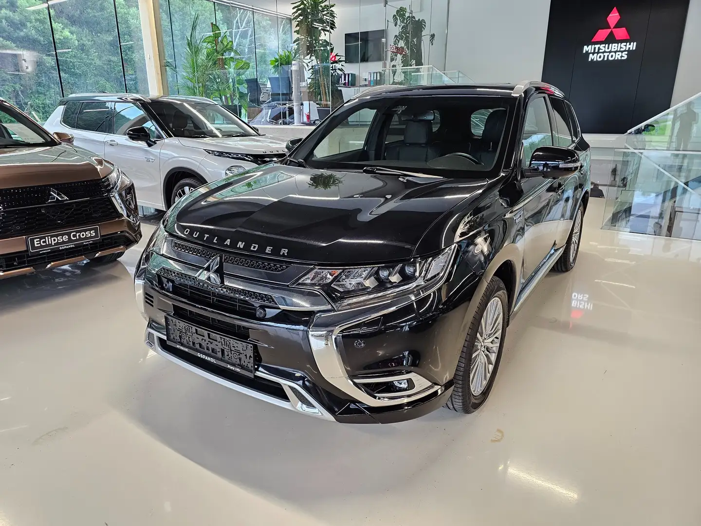 Mitsubishi Outlander 2,4 PHEV Diamond Connect Black - 1