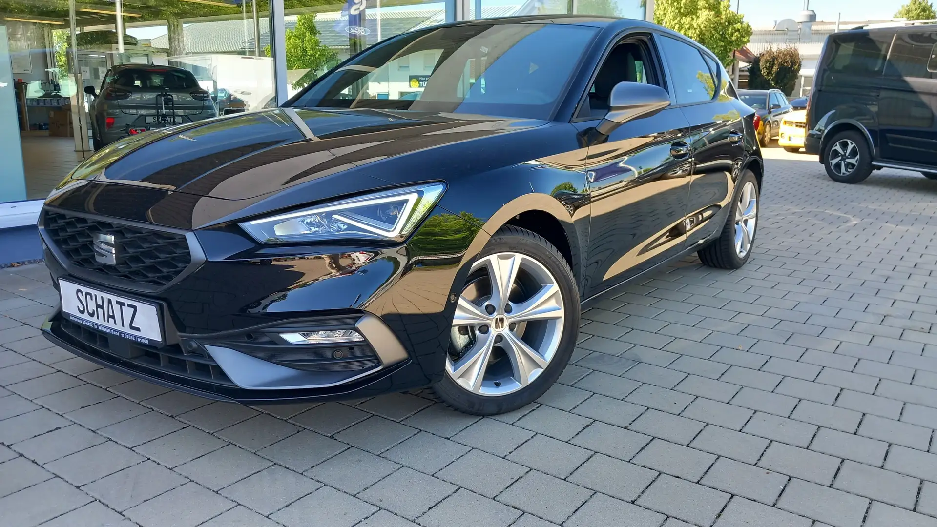 SEAT Leon 1.5 eTSI FR DSG Noir - 1