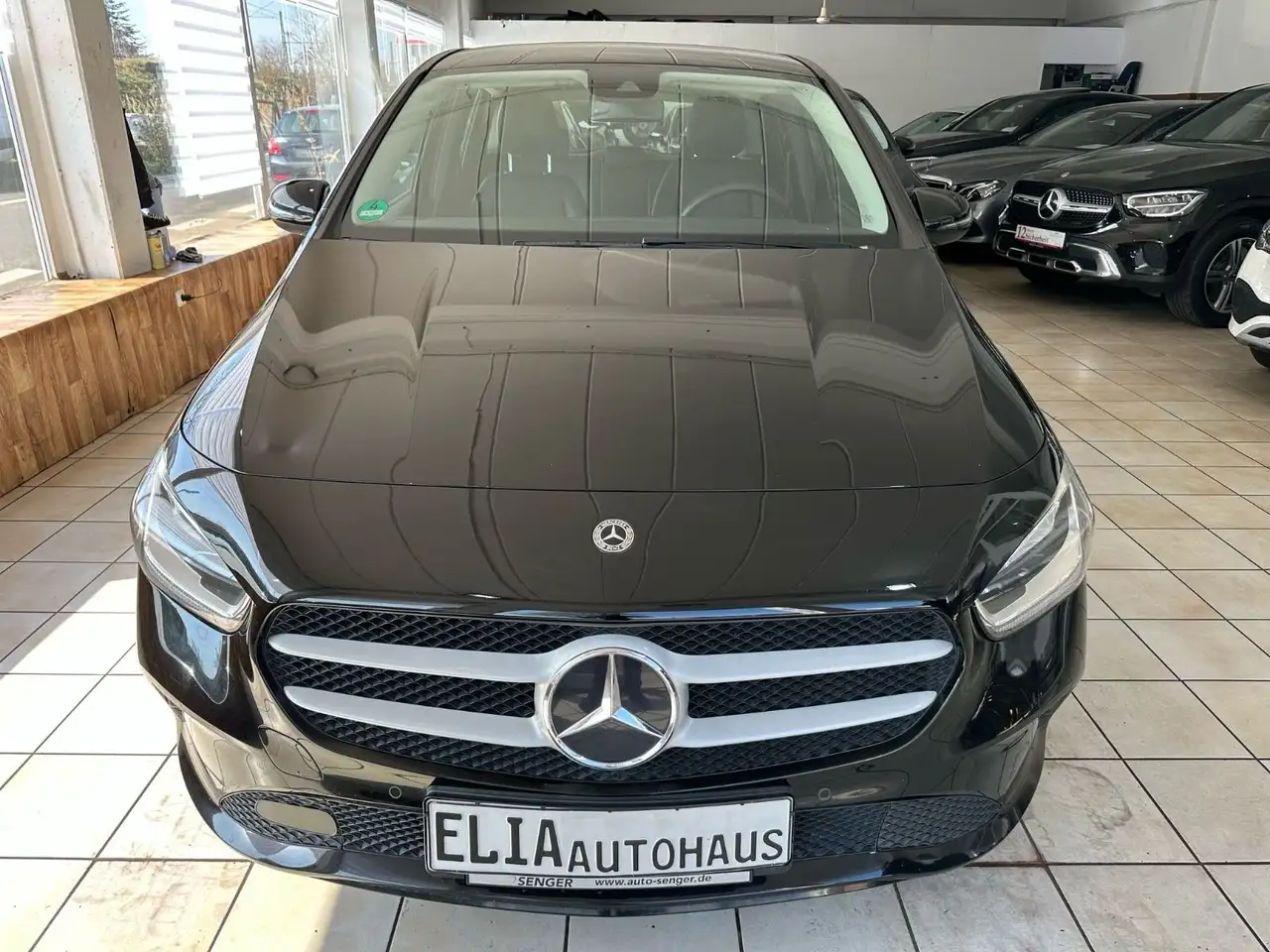 Mercedes-Benz B 180