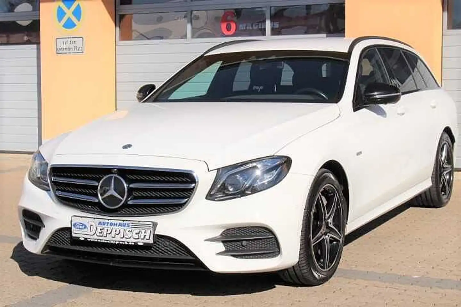 Mercedes-Benz E 300 de T 9G-TRONIC AMG Line PLUG-IN-HYBRID E White - 1