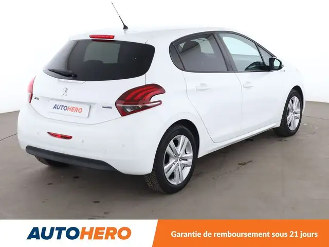 Peugeot 208 view 6