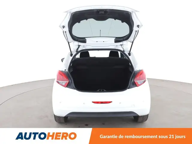 Peugeot 208 view 16