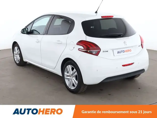 Peugeot 208 view 4