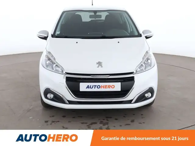 Peugeot 208 view 9