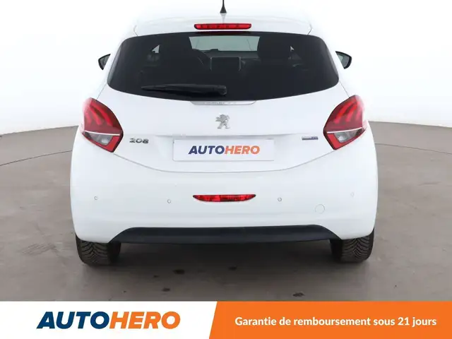 Peugeot 208 view 5