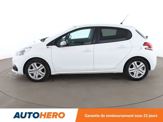 Peugeot 208 view 3