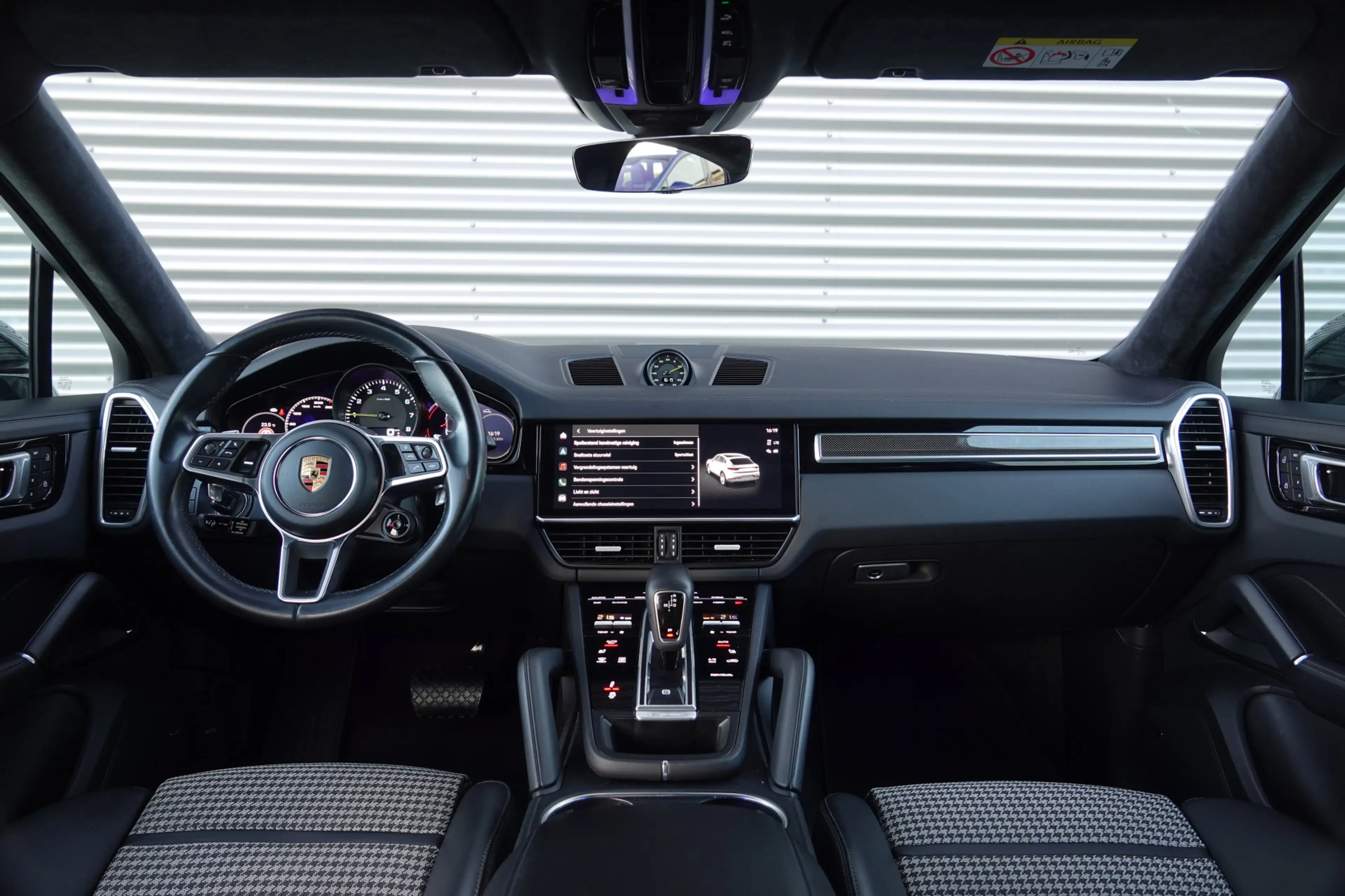 Porsche Cayenne Coupé 3.0 E-Hybrid | Techart | Alcantara | Sport D — photo 23