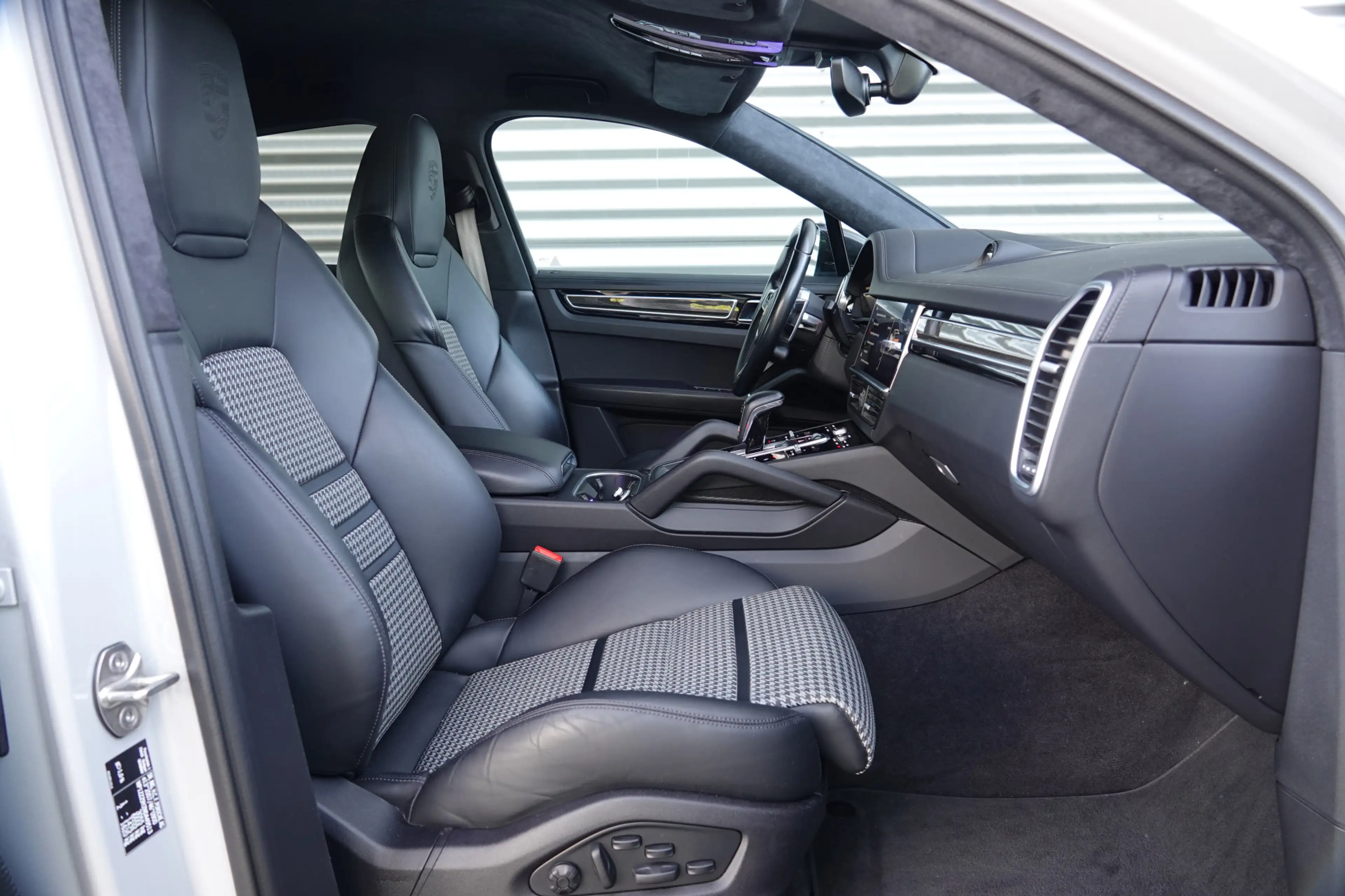 Porsche Cayenne Coupé 3.0 E-Hybrid | Techart | Alcantara | Sport D — photo 25