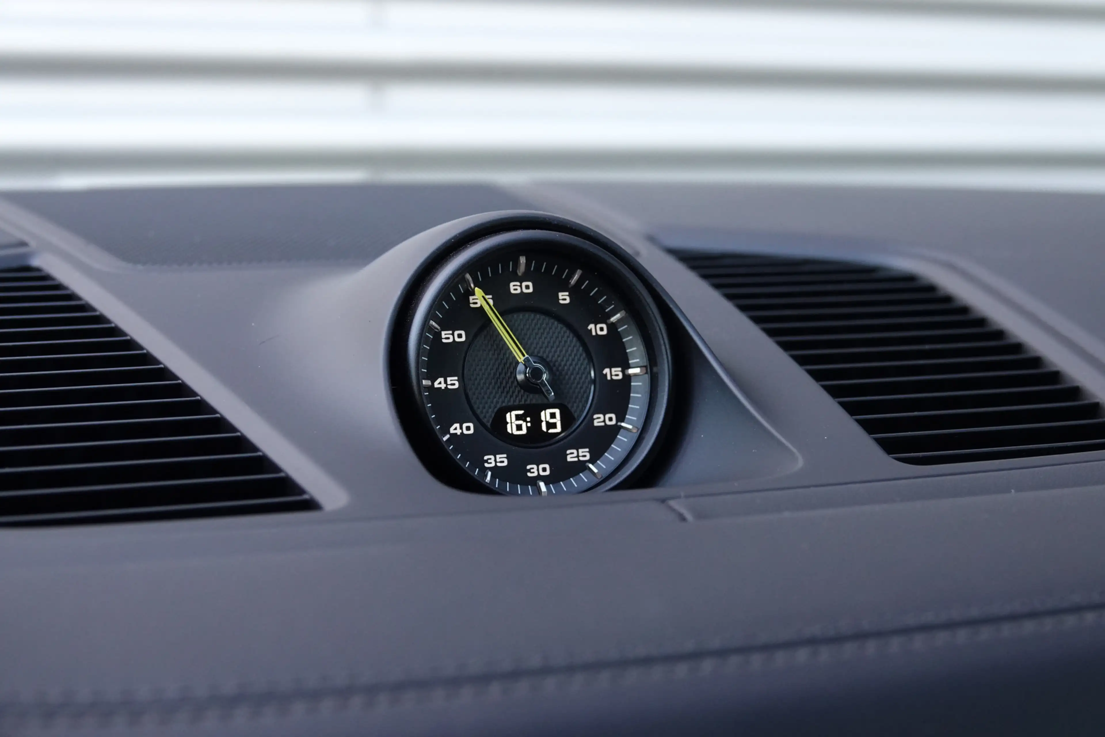 Porsche Cayenne Coupé 3.0 E-Hybrid | Techart | Alcantara | Sport D — photo 30