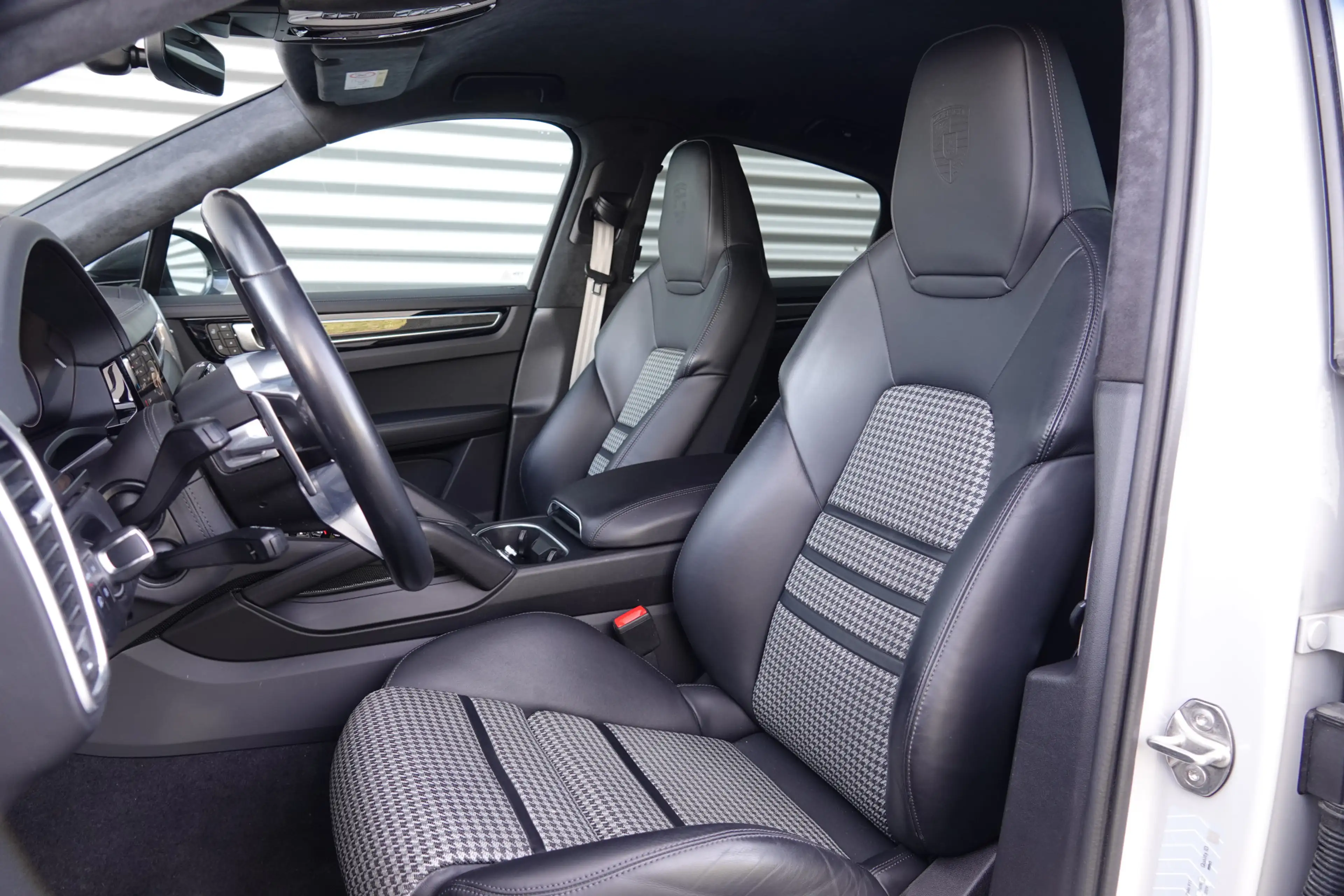 Porsche Cayenne Coupé 3.0 E-Hybrid | Techart | Alcantara | Sport D — photo 4