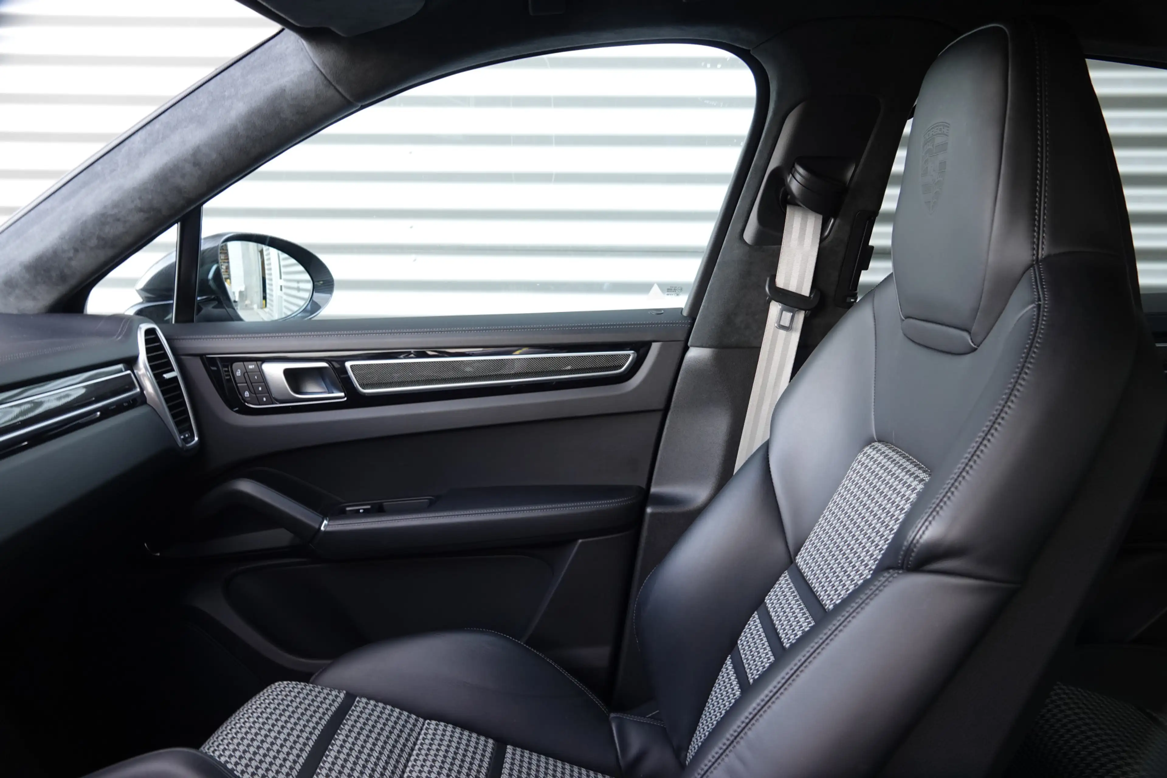 Porsche Cayenne Coupé 3.0 E-Hybrid | Techart | Alcantara | Sport D — photo 11