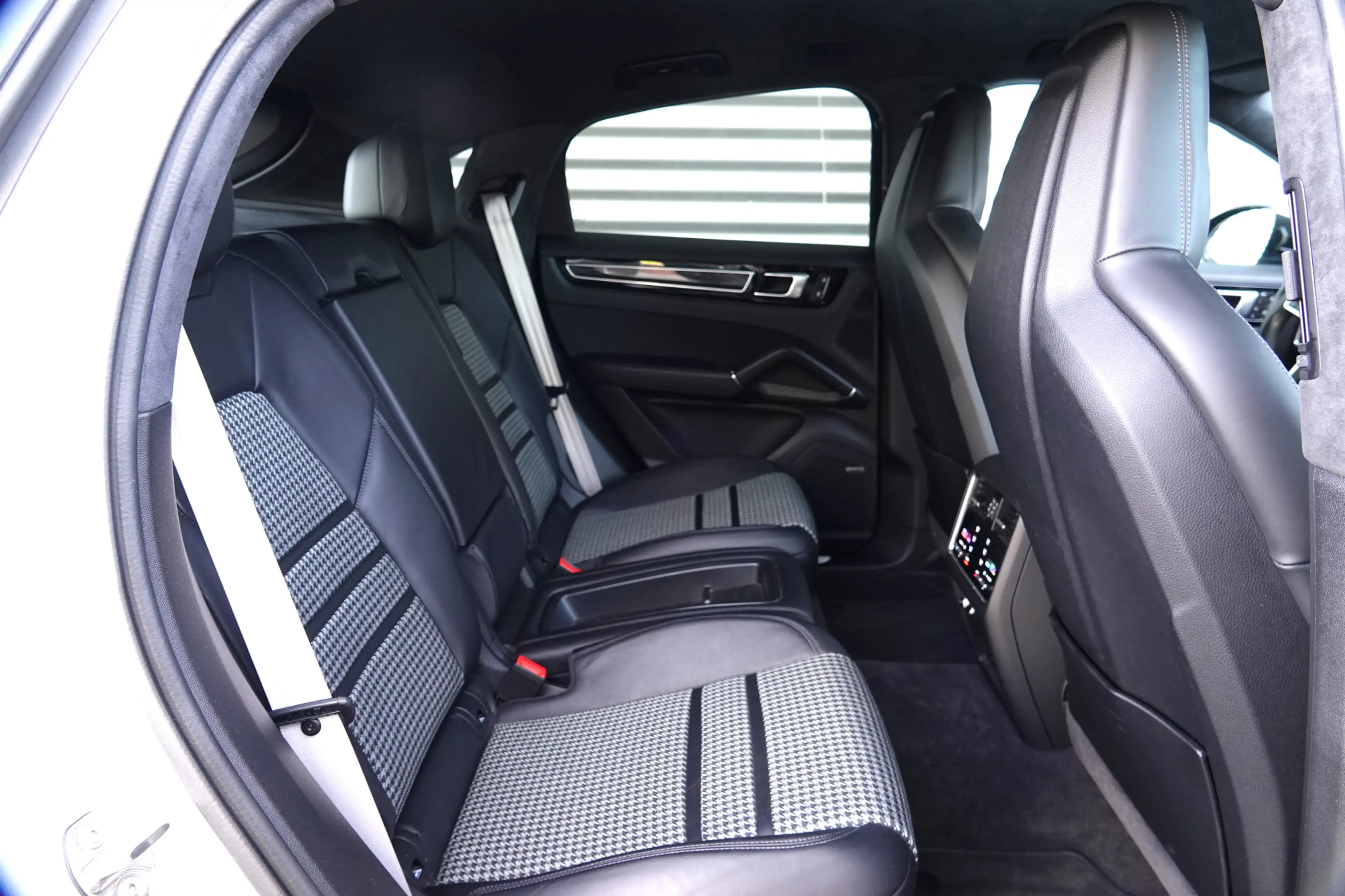 Porsche Cayenne Coupé 3.0 E-Hybrid | Techart | Alcantara | Sport D — photo 22