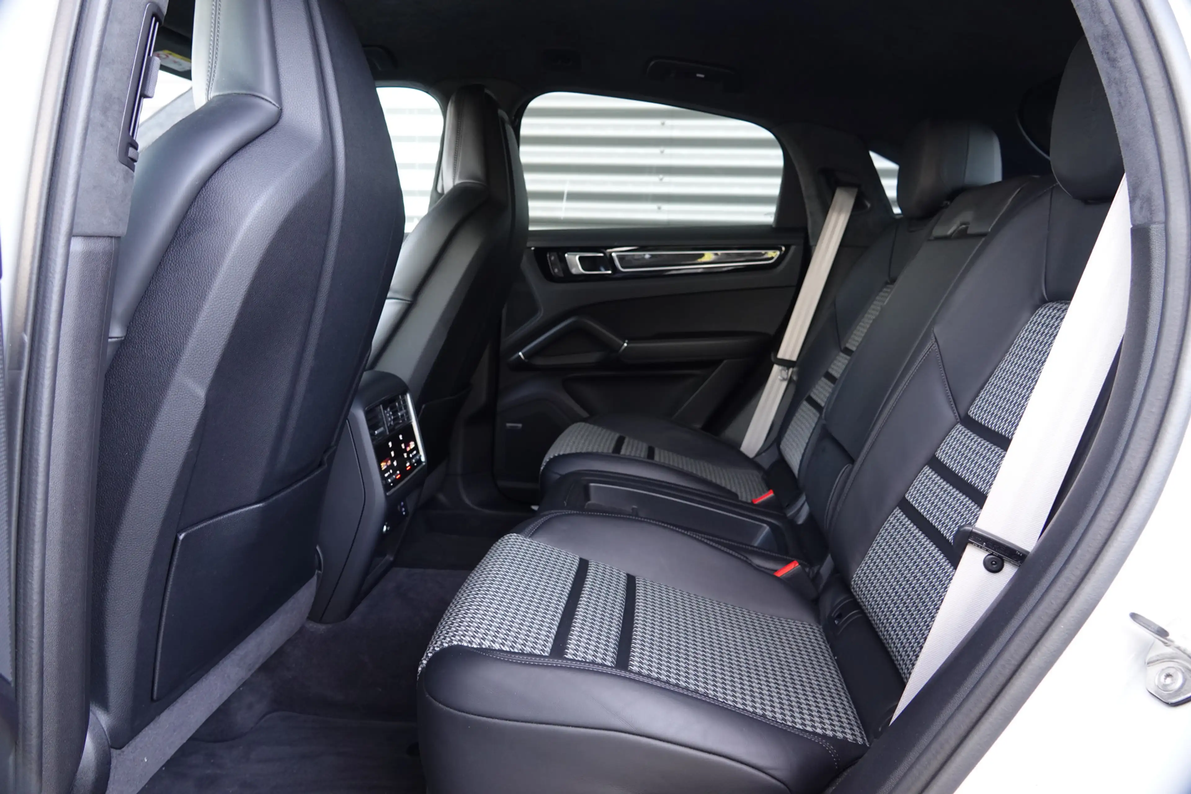 Porsche Cayenne Coupé 3.0 E-Hybrid | Techart | Alcantara | Sport D — photo 19