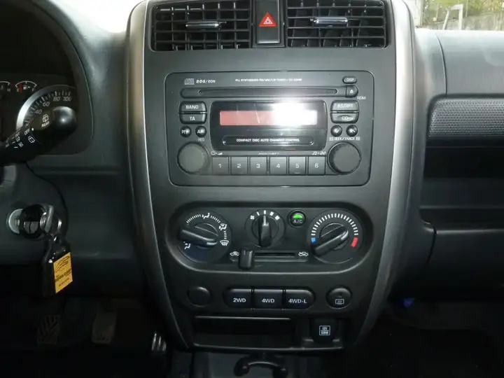 Suzuki Jimny 1.3 JLX / JX Techo Metalico 2007, foto 12