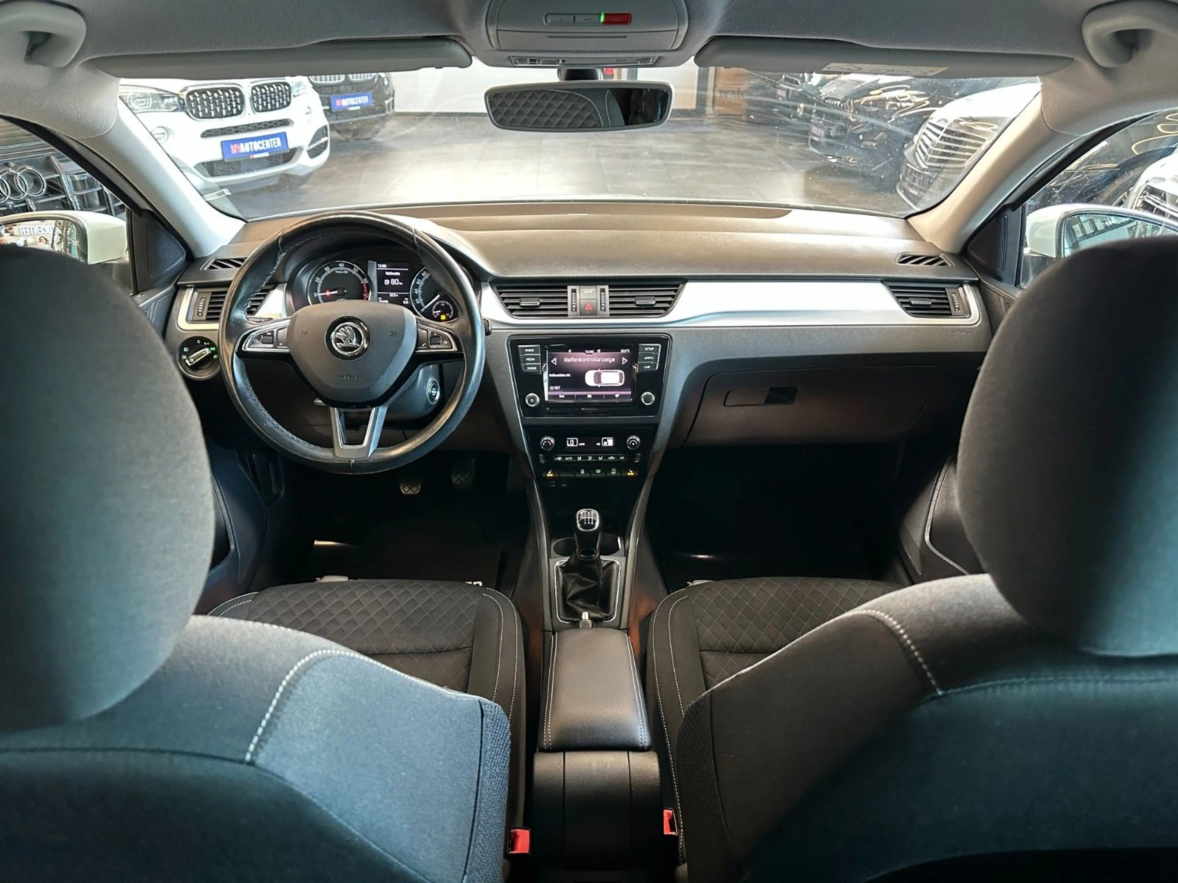 Skoda Rapid/Spaceback *Service:NEU*TEMPO*SitzHZ*KLIMAAUTO*PDC* — photo 6