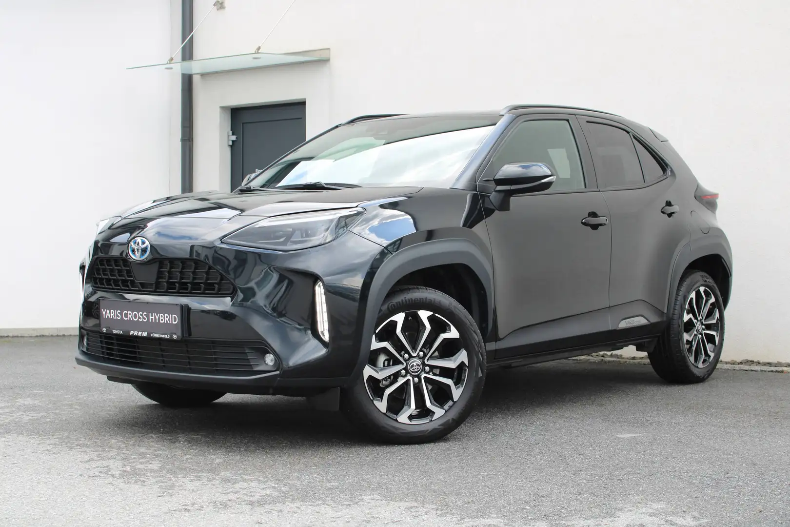 Toyota Yaris Cross 1.5 VVT-i HYBRID "Active Drive" Automatik mit MM-Paket und W-Paket aus 1. Besitz! Schwarz - 2
