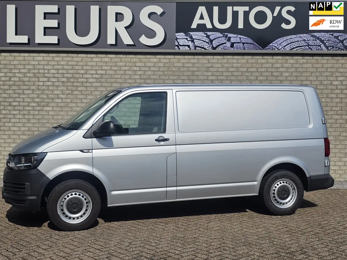 Volkswagen Transporter 2.0 TDI L1H1 Highline Airco/Ccr/Navi Grijs - 1