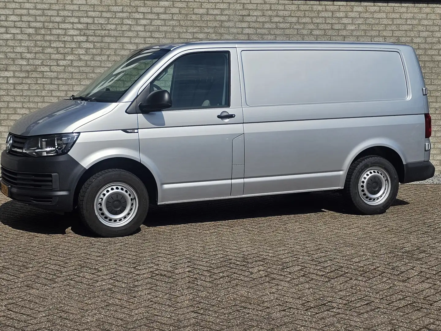 Volkswagen Transporter 2.0 TDI L1H1 Highline Airco/Ccr/Navi Grijs - 2