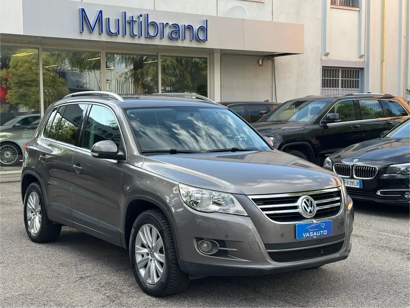 Volkswagen Tiguan Tiguan 1.4 TSI Sport & Style 4motion GPL Grau - 1