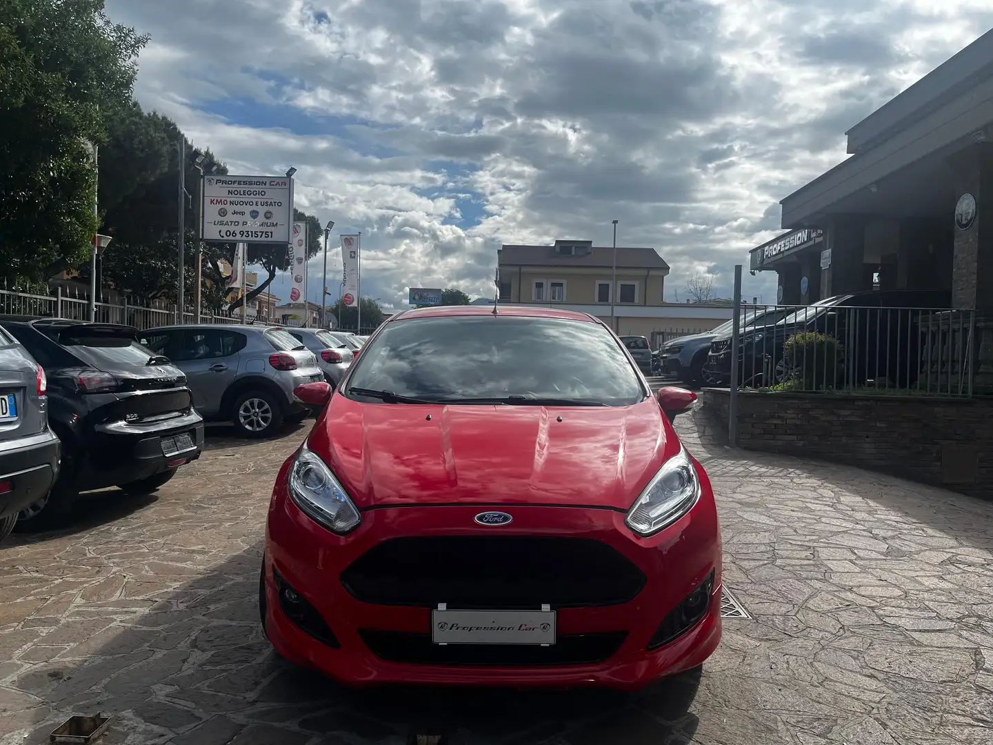 Ford Fiesta Fiesta 3p 1.5 tdci Business 75cv Rood - 2