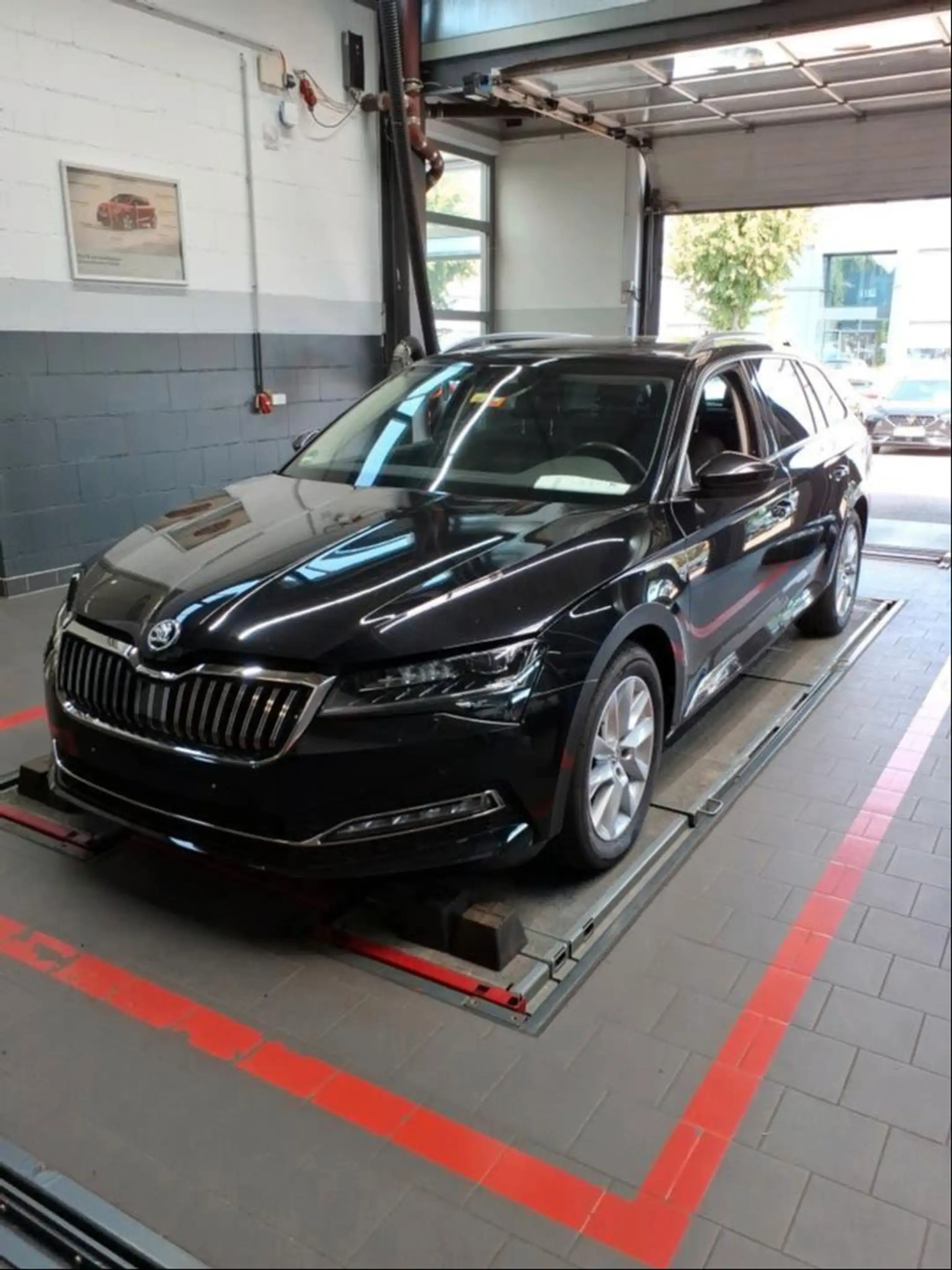 Skoda Superb Combi Style 2.0TDI DSG Navi AHK SHZ ACC