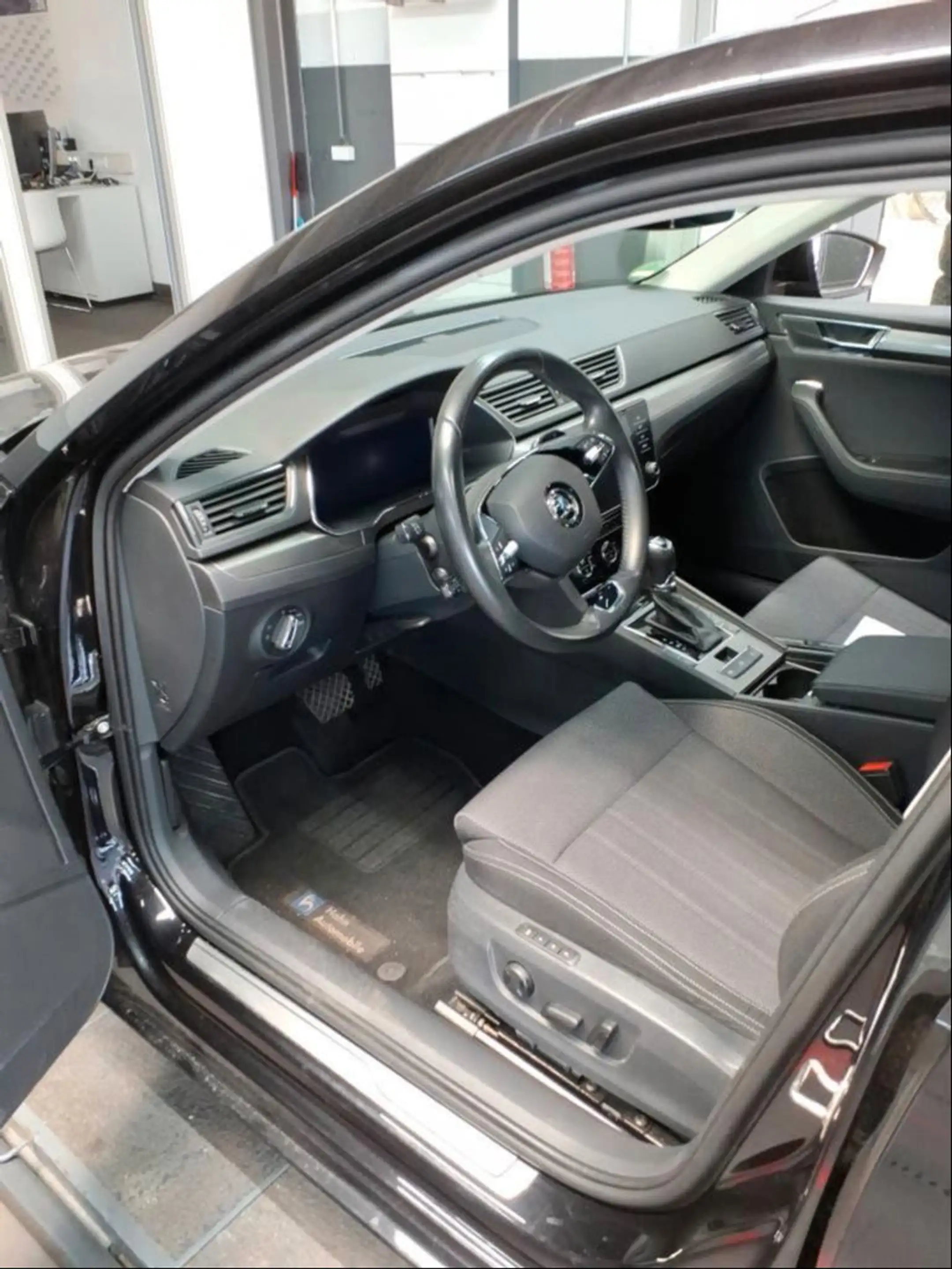 Skoda Superb Combi Style 2.0TDI DSG Navi AHK SHZ ACC — photo 5