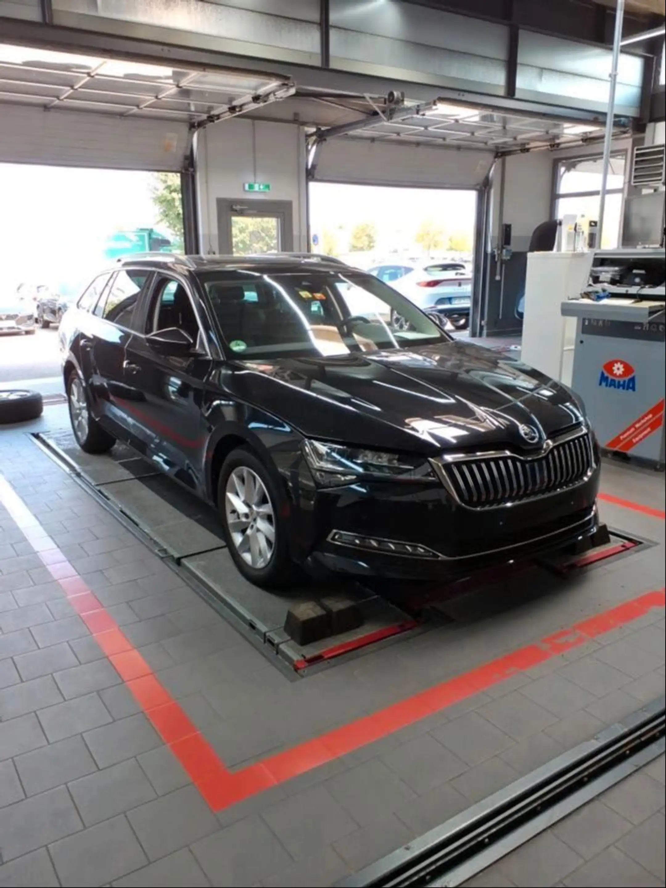 Skoda Superb Combi Style 2.0TDI DSG Navi AHK SHZ ACC — photo 2