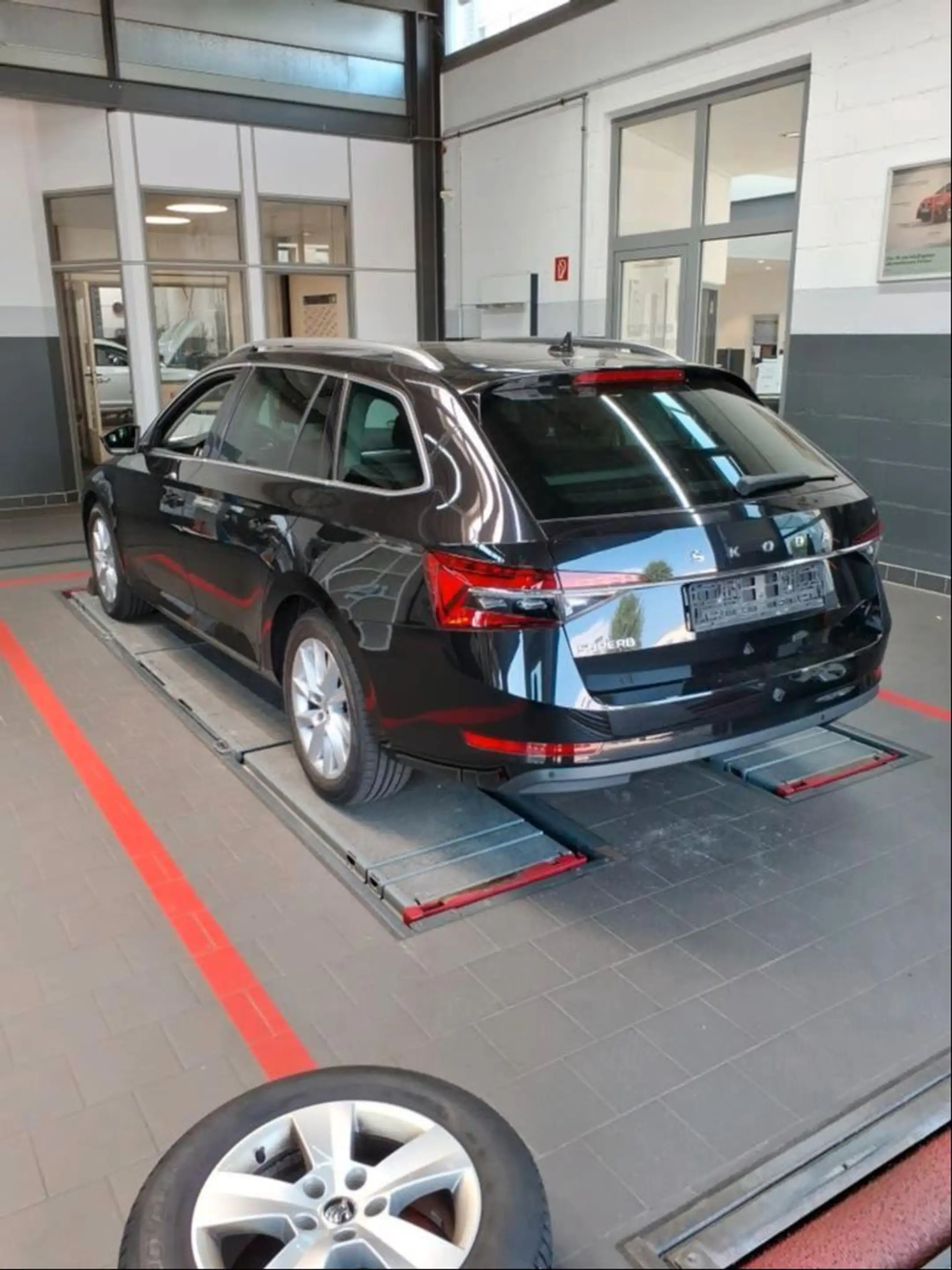 Skoda Superb Combi Style 2.0TDI DSG Navi AHK SHZ ACC — photo 3