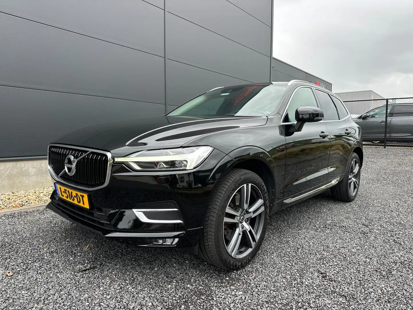 Volvo XC60 2.0 D5 AWD Inscription Panodak | Apple Carplay | E Zwart - 2