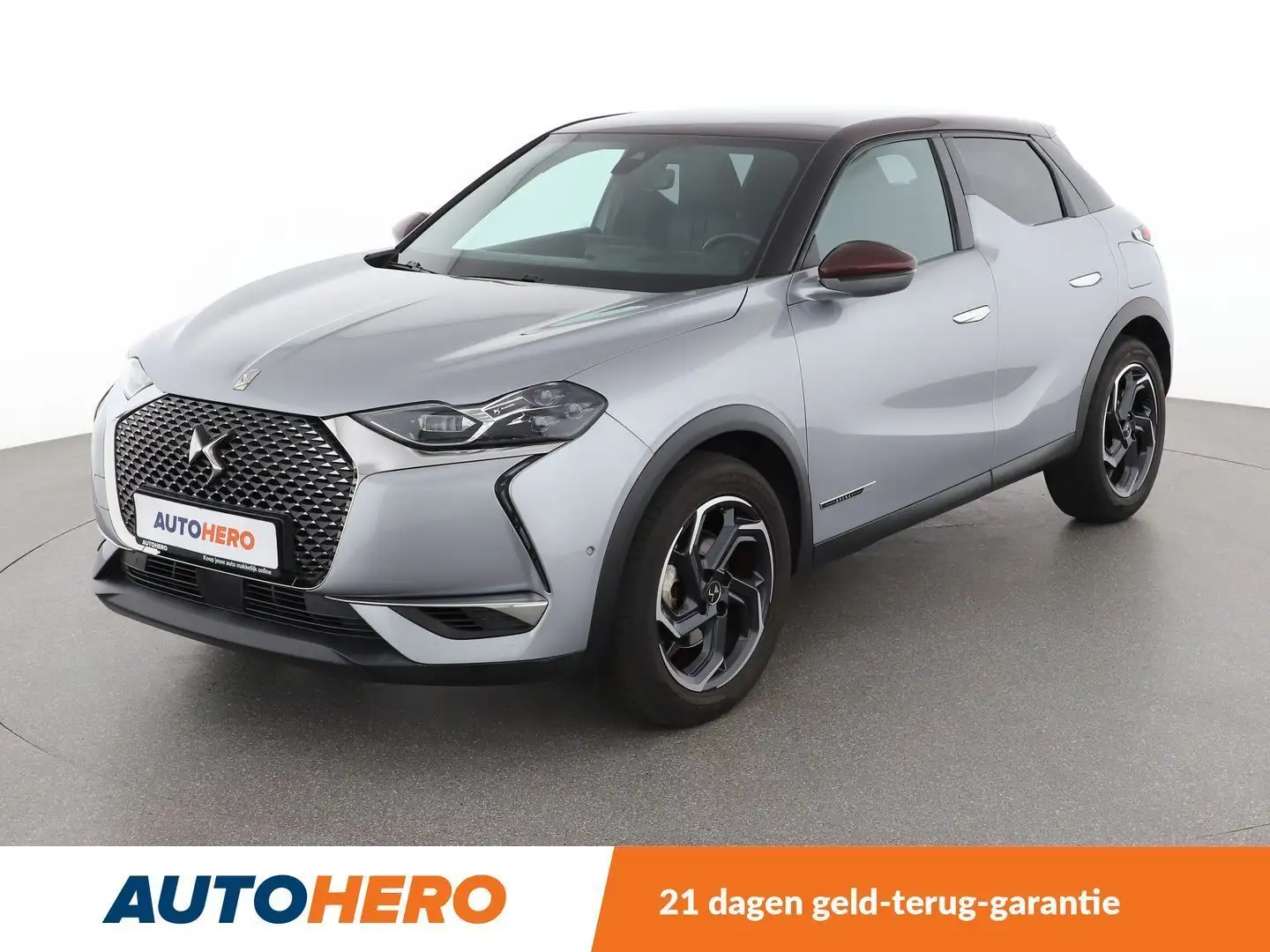 DS Automobiles DS 3 Crossback 1.2 PureTech Grand Chic Grijs - 1