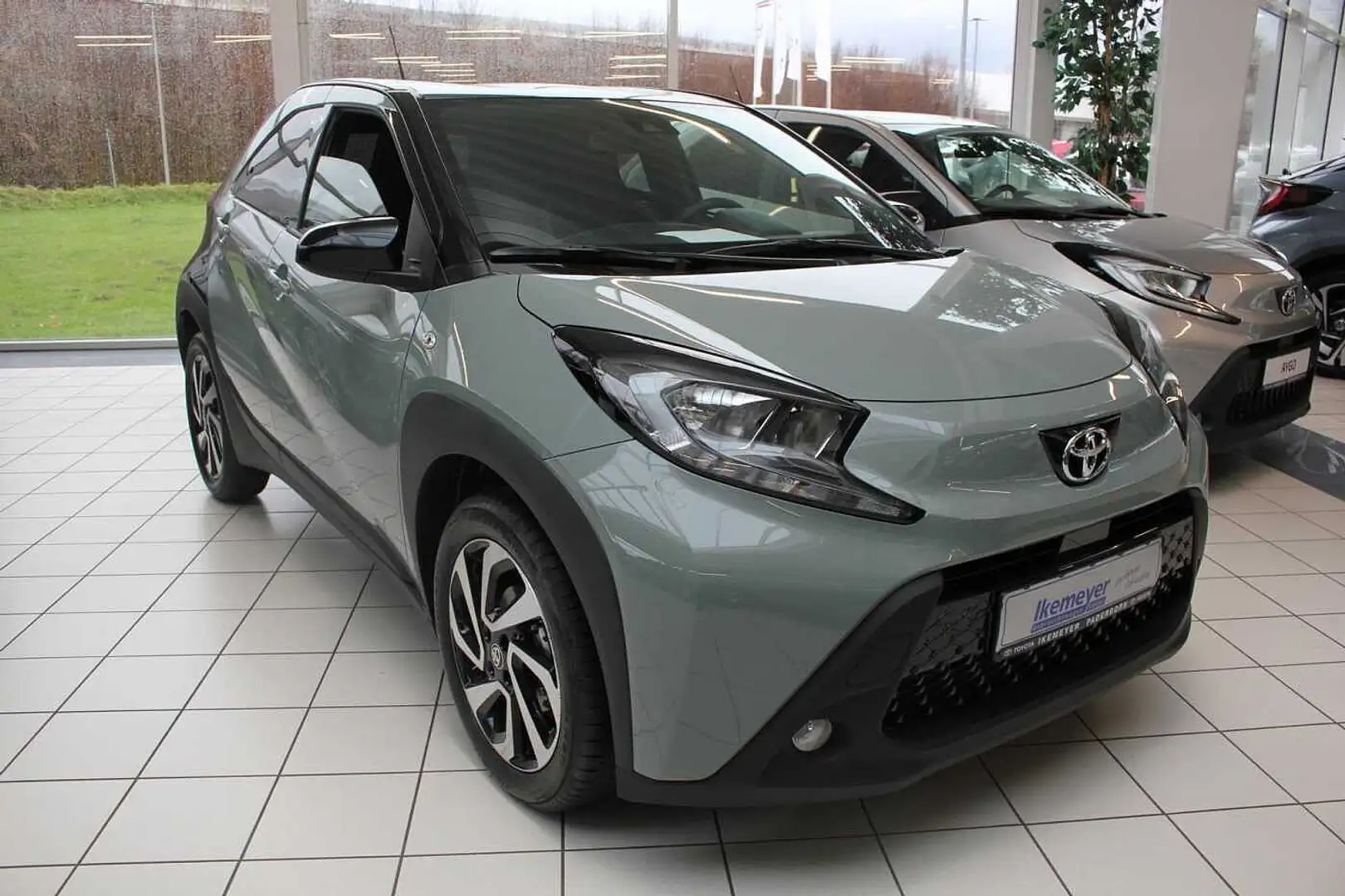 Toyota Aygo X Team D Automatik S-CVT Sitzheizung Alu Rückfahrk zelena - 2