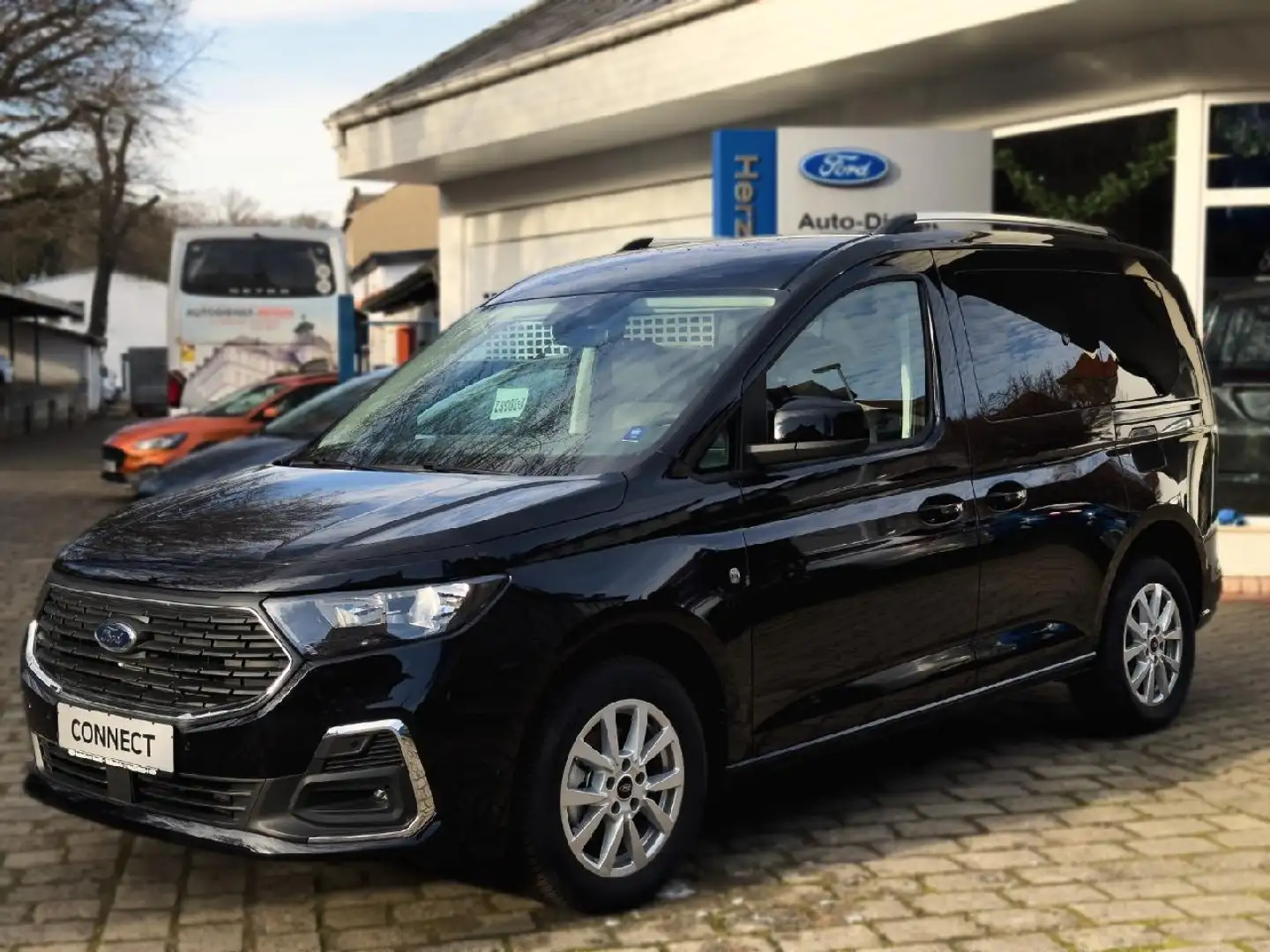 Ford Tourneo Connect Titanium Schwarz - 1