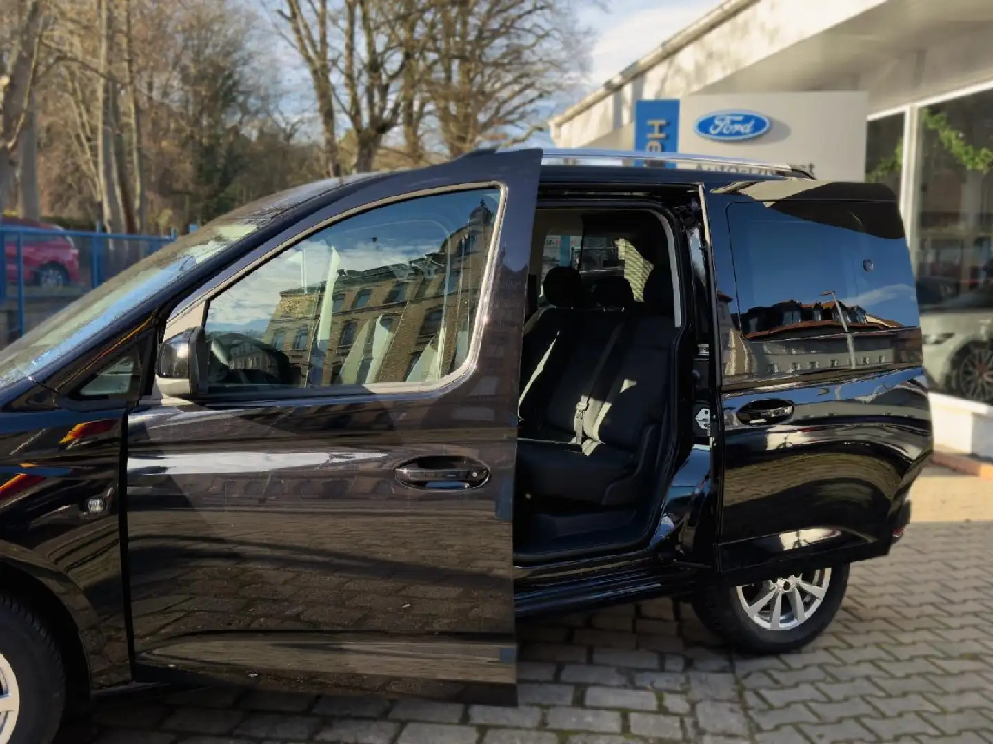 Ford Tourneo Connect Titanium Schwarz - 2