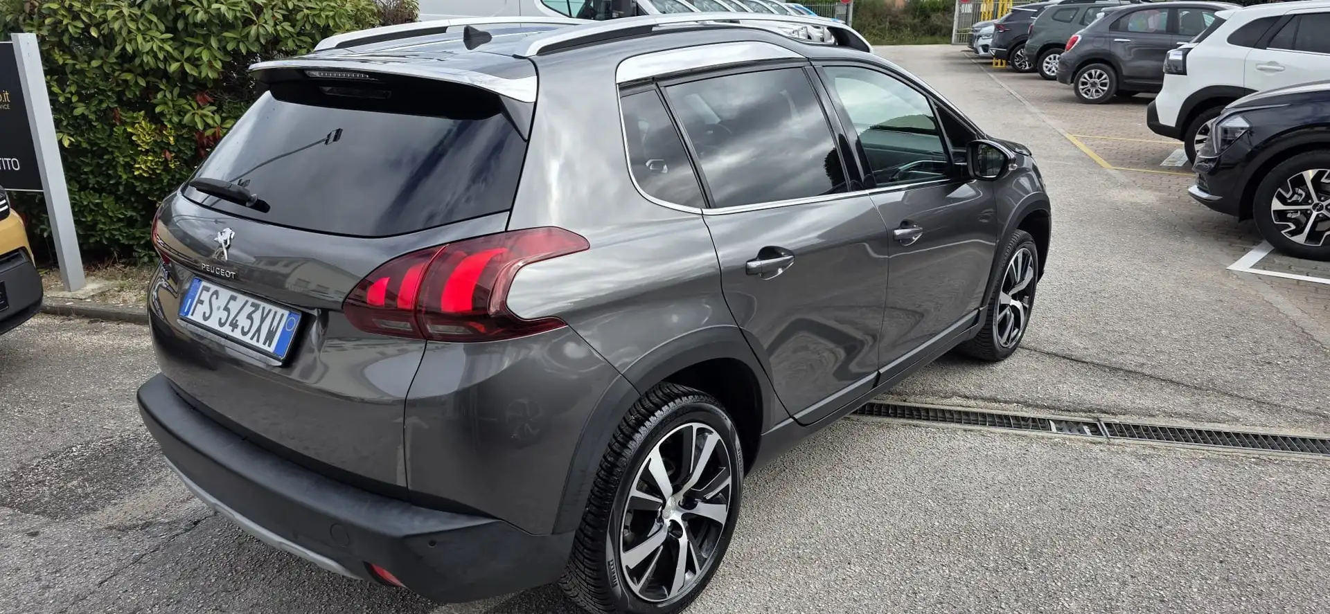 Peugeot 2008 1.5 bluehdi Allure s Gris - 2