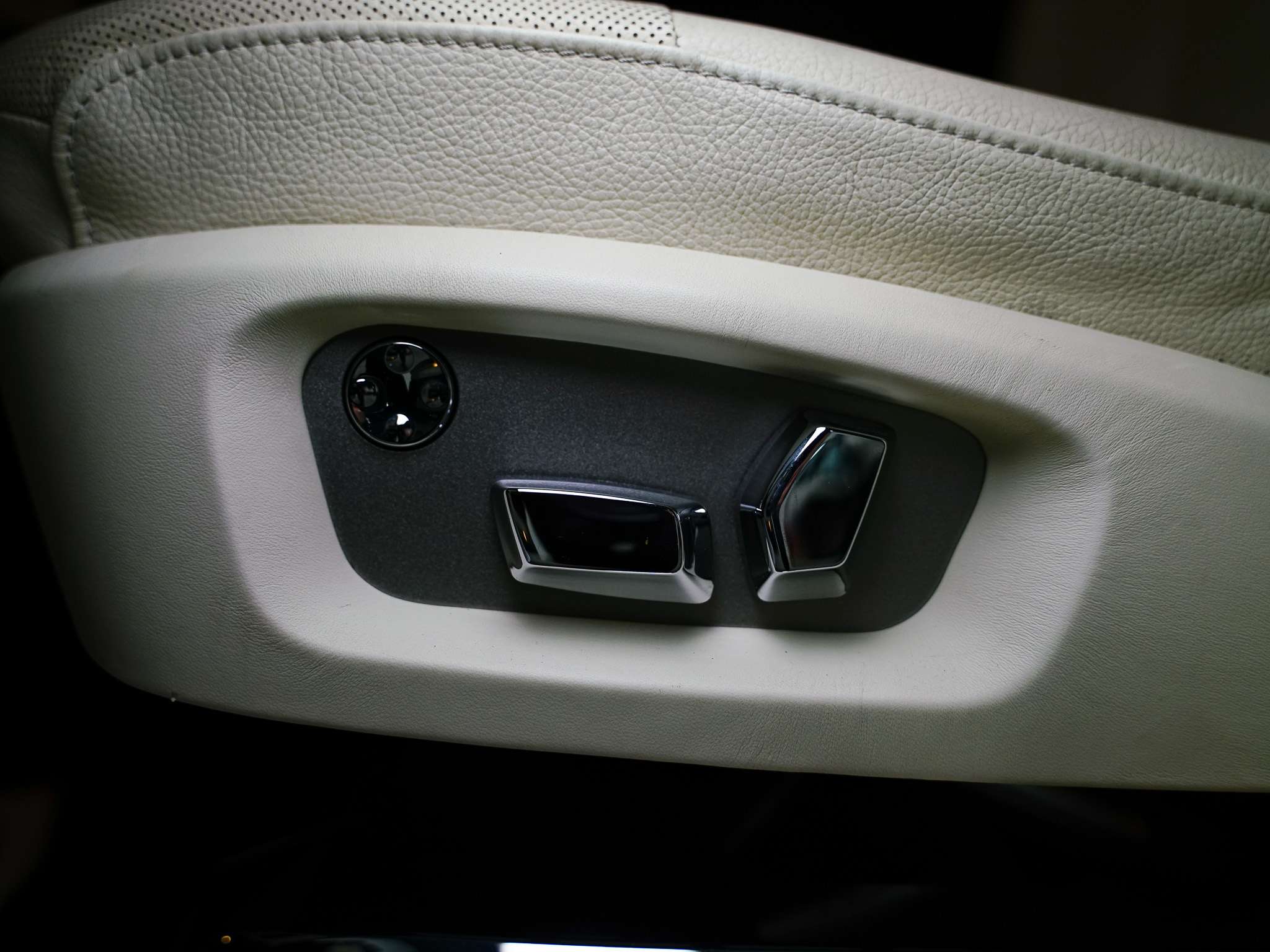 used 2010 Rolls-Royce Ghost car, priced at $126,900