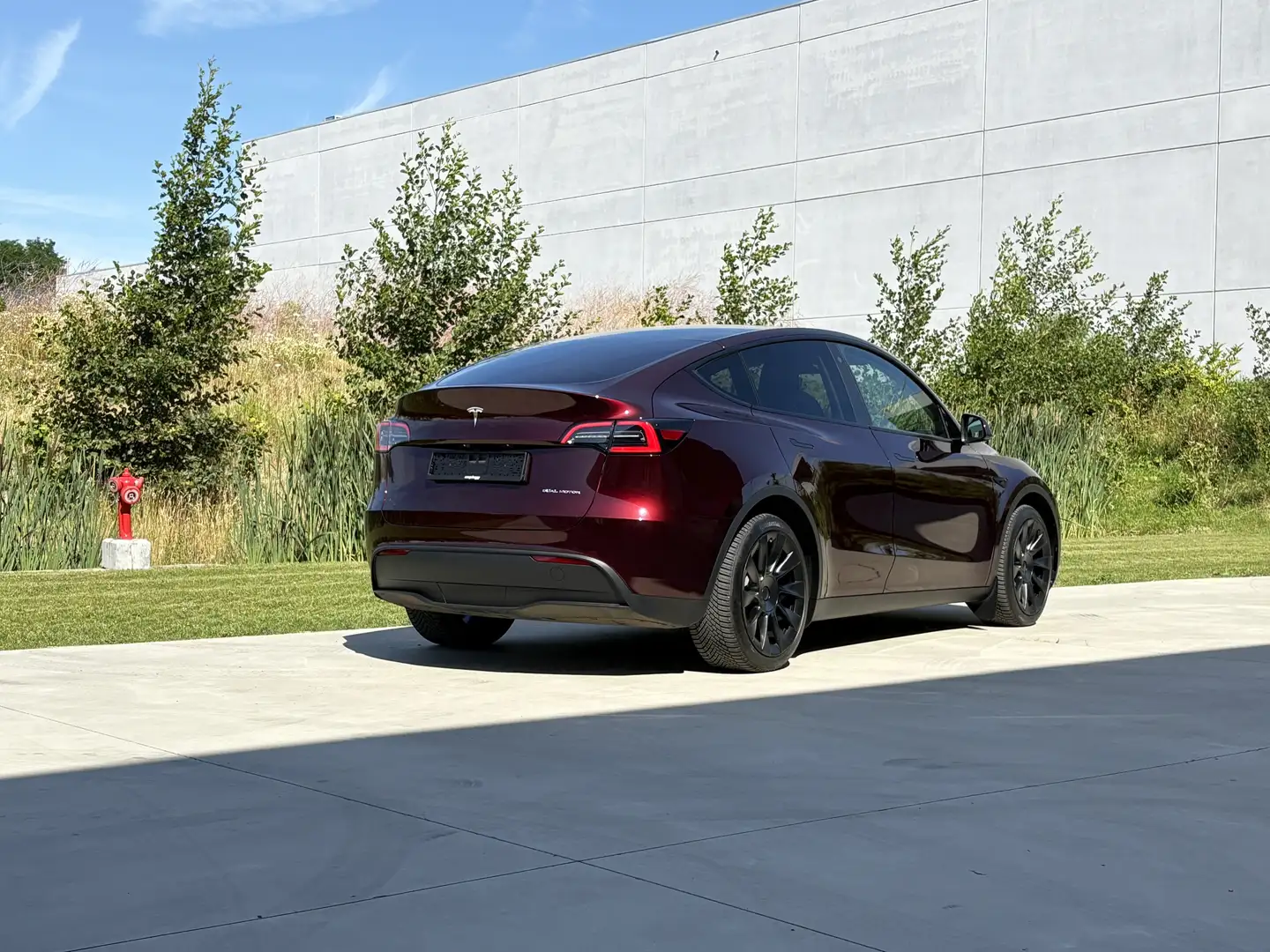 Tesla Model Y Model Y Long Range AWD 20" Pano Cherry Red Rood - 2