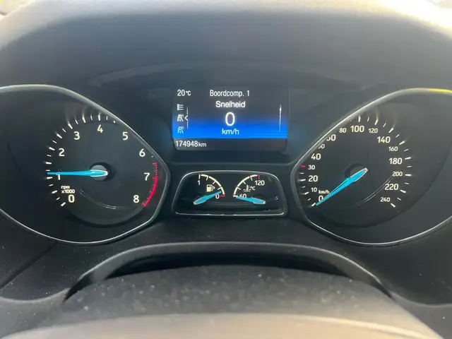 Ford Focus view 5